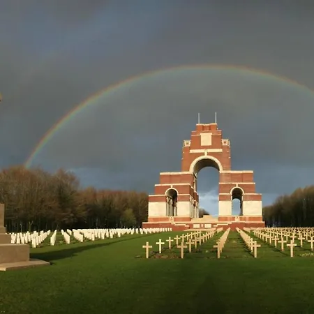 La Grange Aux Tommies-pays Du Coquelicot-somme Battlefields Bus-les-Artois